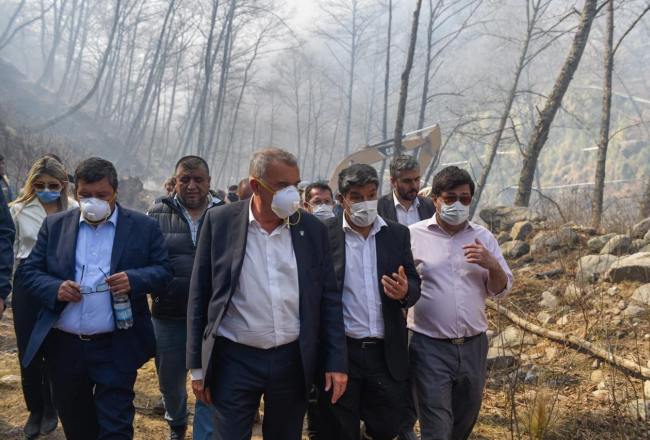El gobernador Jaldo recorrió las zonas comprometidas en los cerros