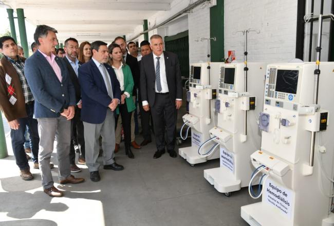 Jaldo recibió insumos y equipamientos médicos que se distribuirán en toda la provincia