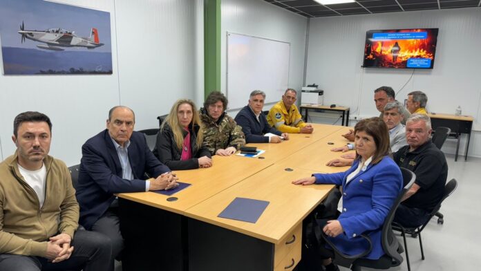 El Presidente Milei llegó a Córdoba para supervisar las tareas de asistencia y rescate por los incendios forestales