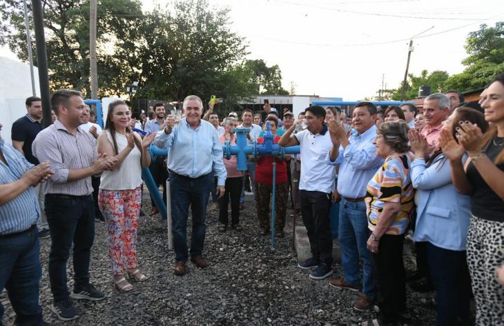 Jaldo inauguró un pozo de agua y obras de pavimento y alumbrado en Lastenia