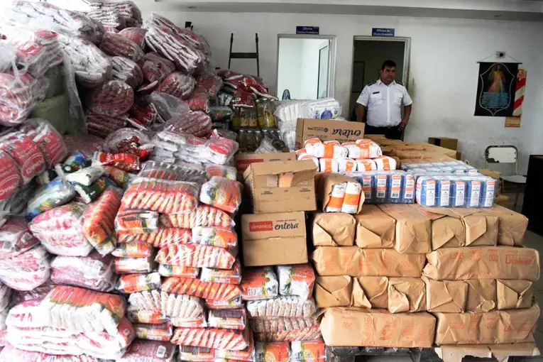 Una mujer llamó al 911 y contó como robaban y vendían la comida de Desarrollo Social: 6 detenidos