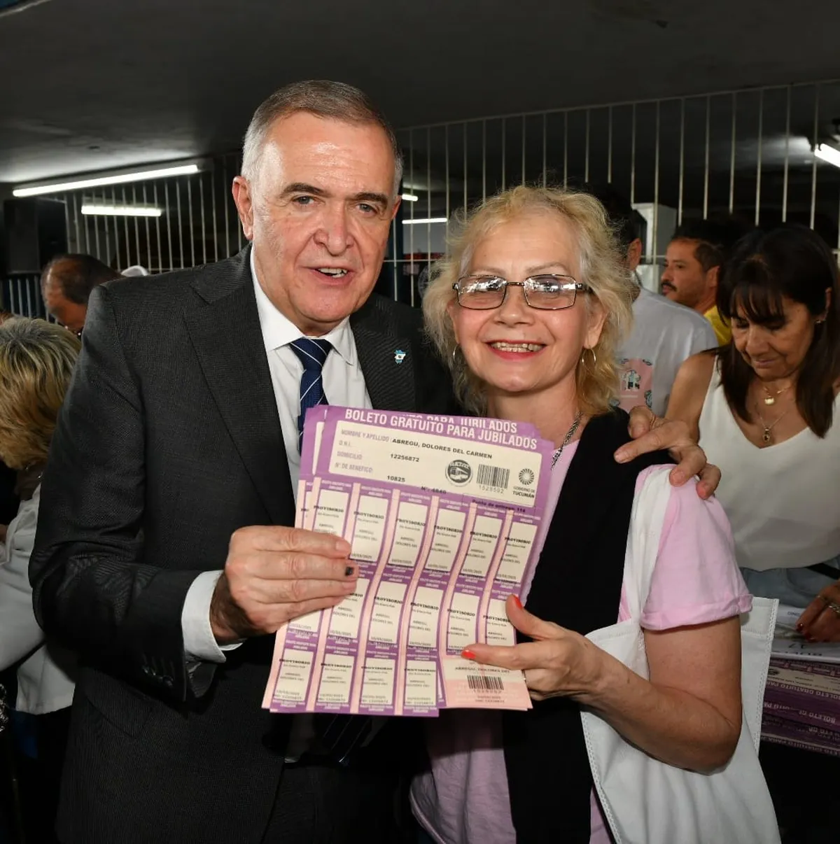 El gobernador confirmó la continuidad de boletos gratuitos para estudiantes y jubilados