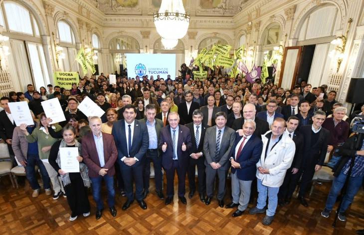 Jaldo entregó 25 viviendas remodeladas en Manantial Sur tras años de paralización