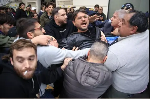 Detuvieron a Juan Grabois y desalojaron la toma del Instituto Perón, cerrado por el Gobierno