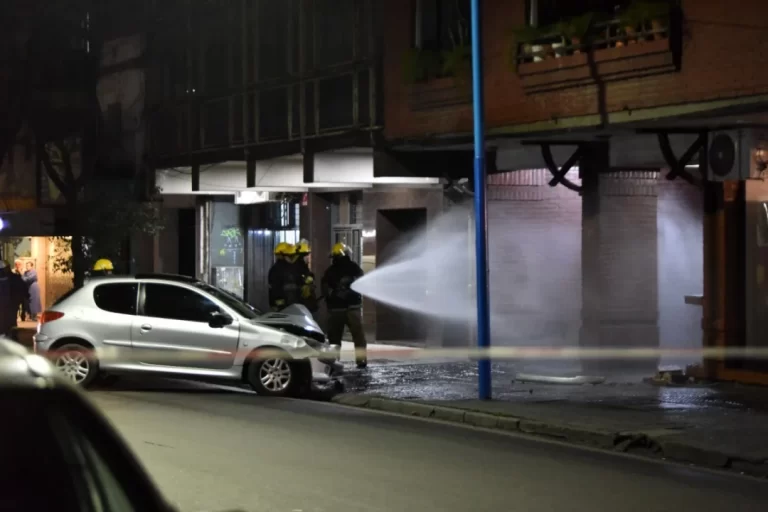 Perdió el control, chocó una casilla de gas y generó evacuaciones en el centro