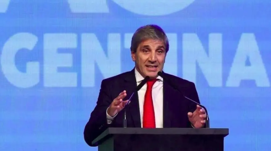 El ministro Luis Caputo dijo que el Tesoro no comprará más dólares al precio actual de mercado