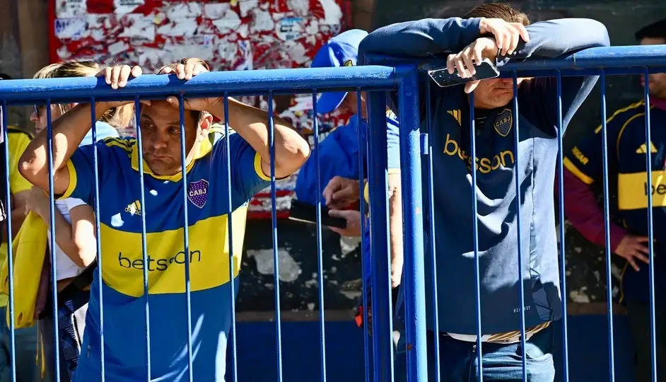 Miles de hinchas de Boca y otros equipos despiden a Miguel Ángel Russo en La Bombonera