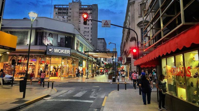 ¿Cómo trabajarán los comercios este viernes feriado en Tucumán?
