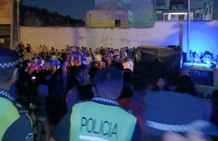 La Policía secuestró cuatro colectivos en El Cadillal y clausuró dos locales por el Último Primer Día