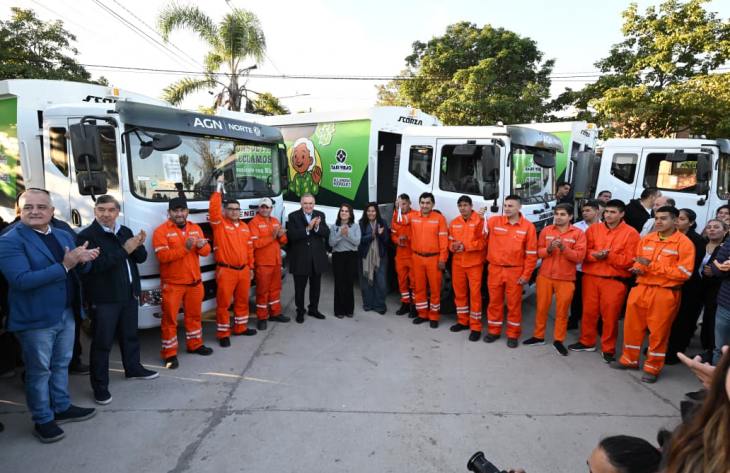 Jaldo inauguró pavimento, visitó obras y entregó camiones en Lomas de Tafí