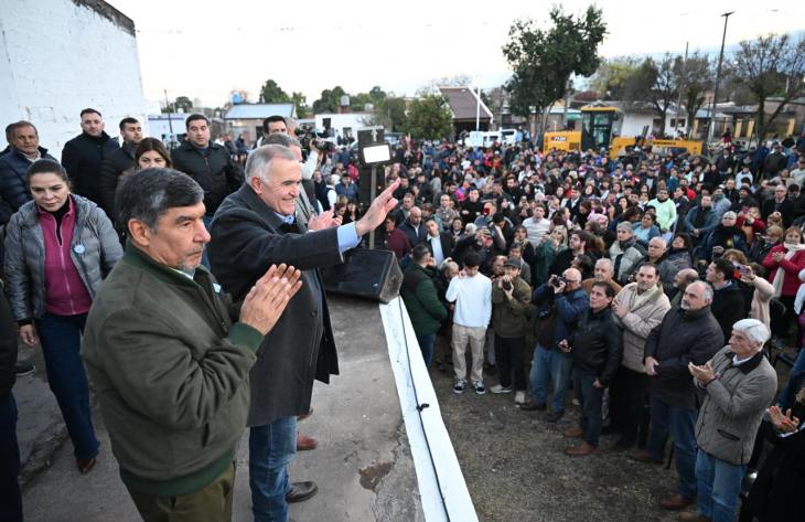 Jaldo inauguró obras de pavimento y alumbrado público en Cebil Redondo